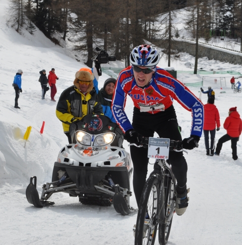 Helena Erbenova and Pavel Andreev repeat as Winter Triathlon World Champions