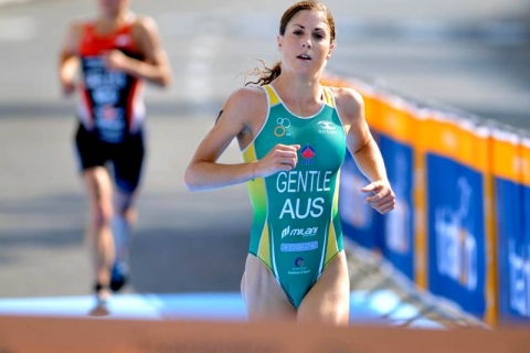 Ashleigh Gentle golden in Tiszaujvaros